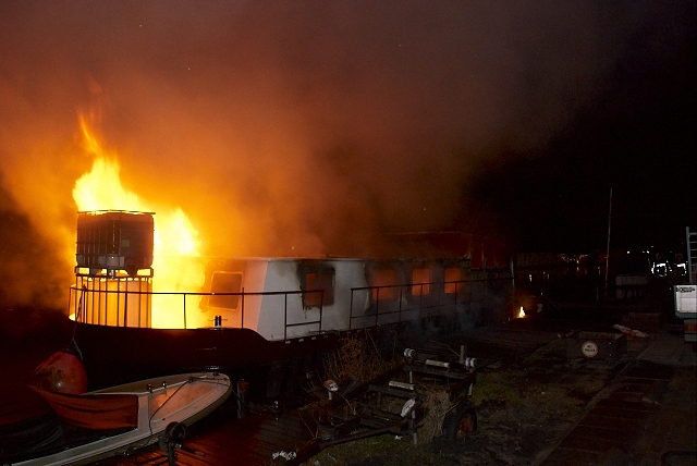 2010/76/20100324 010 Scheepsbrand Nieuwemeerdijk.jpg